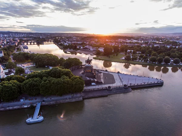 Koblenz şehir Almanya tarihi bir anıt Alman köşe günbatımı nerede Ren ve mosele birlikte nehirlerinin