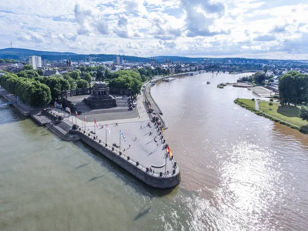 Koblenz şehir Almanya tarihi bir anıt Alman köşe nerede Ren ve mosele birlikte güneşli bir günde nehirlerinin