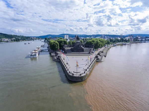 Koblenz şehir Almanya tarihi bir anıt Alman köşe nerede Ren ve mosele birlikte güneşli bir günde nehirlerinin
