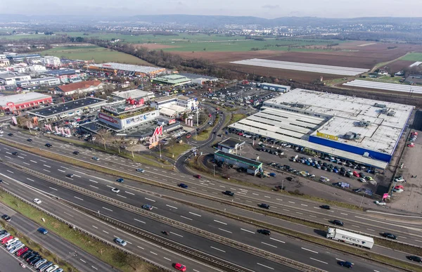 Metro alışveriş pazarının Almanya Koblenz 03.04.2018 havadan görünümü ve Media Markt shpping rush hour sırasında