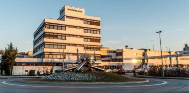 Koblenz Almanya 09.07.2017 görünümünü Stabilus merkez ve Koblenz sen fabrikada fabrika binaları da görebilirsiniz