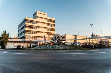 Koblenz Almanya 09.07.2017 görünümünü Stabilus merkez ve Koblenz sen fabrikada fabrika binaları da görebilirsiniz