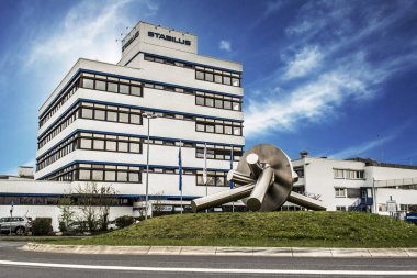 Koblenz Almanya 09.07.2017 görünümünü Stabilus merkez ve Koblenz sen fabrikada fabrika binaları da görebilirsiniz
