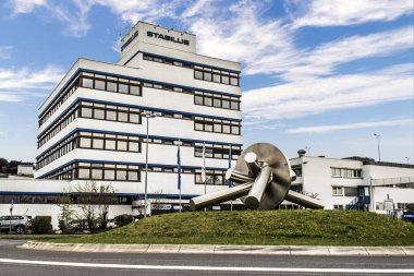 Koblenz Almanya 09.07.2017 görünümünü Stabilus merkez ve Koblenz sen fabrikada fabrika binaları da görebilirsiniz