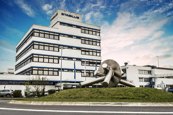 Koblenz Almanya 09.07.2017 görünümünü Stabilus merkez ve Koblenz sen fabrikada fabrika binaları da görebilirsiniz