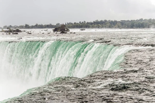 Neuvěřitelný pohled na Niagarské vodopády, Ontario Kanada ukazující, jak obrovské jsou — Stock fotografie