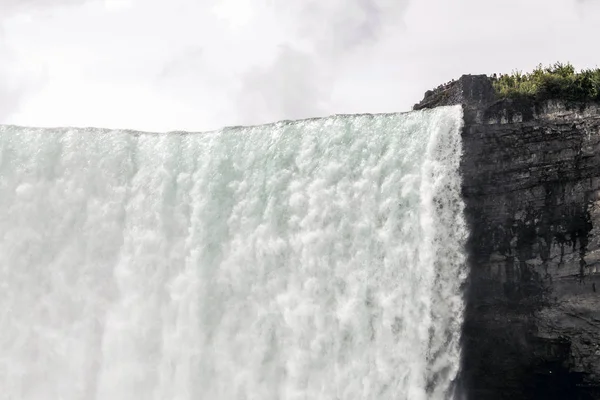 Neuvěřitelný pohled na Niagarské vodopády, Ontario Kanada ukazující, jak obrovské jsou — Stock fotografie