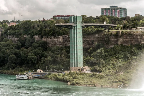 Πτώσεις Niagra Καναδά 06.09.2017 Πύργος Παρατήρησης και ανελκυστήρα για την αμερικανική ιστοσελίδα σκάφος του Νιαγάρα — Φωτογραφία Αρχείου