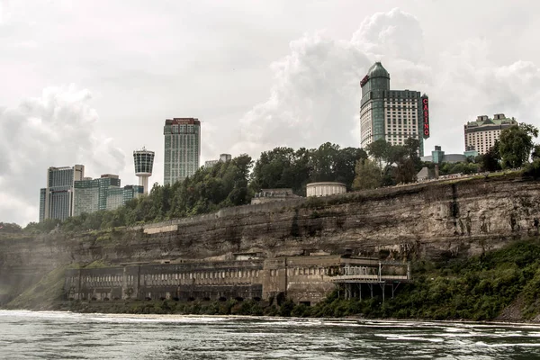 NIAGRA ONTARIO Canadá 06.09.2017 O horizonte da cidade de Niagara mostra os vários hotéis e edifícios altos — Fotografia de Stock