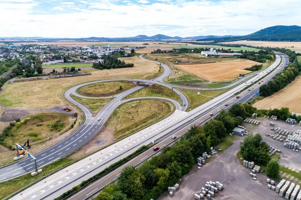 Luchtfoto van de snijlijn van een snelweg en een klaver-blad uitwisseling Duitsland Koblenz — Stockfoto