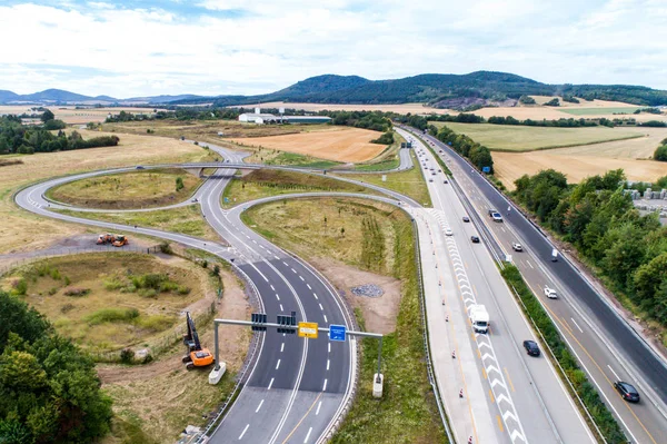 Luchtfoto van de snijlijn van een snelweg en een klaver-blad uitwisseling Duitsland Koblenz — Stockfoto