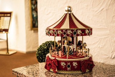 Klasik Vintage tarzı eski Carillon atları ile bookeh arka plan görünümüyle kapat