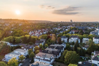 Bonn bad godesberg Almanya'nın eski başkenti tipik Alman ev mahalle ile sokaklarda hava dron görünümü