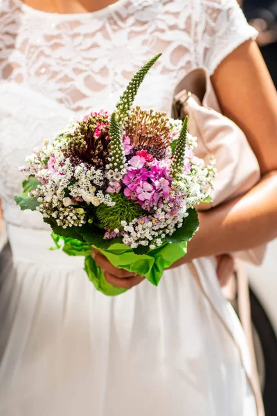 Wedding bouquet of flowers held by a bride. Pink, yellow and Green — Stock Photo, Image