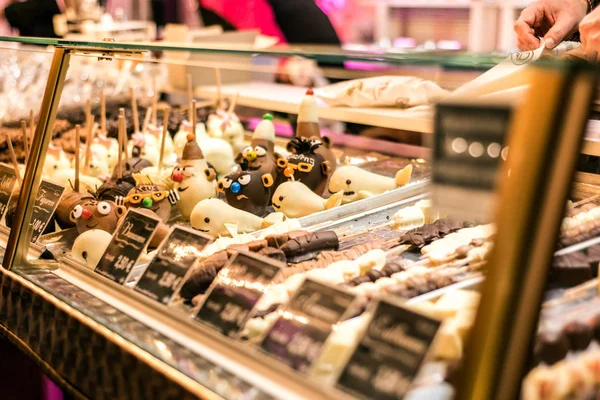 Koblenz Alemania 16.12.2017 Mercado de Navidad en el casco antiguo de Koblenz Venta de dulces tradicionales y pan de jengibre —  Fotos de Stock