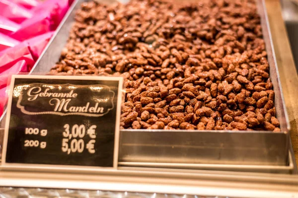 Koblenz Alemania 16.12.2017 Mercado de Navidad en el casco antiguo de Koblenz Venta de dulces tradicionales y pan de jengibre —  Fotos de Stock