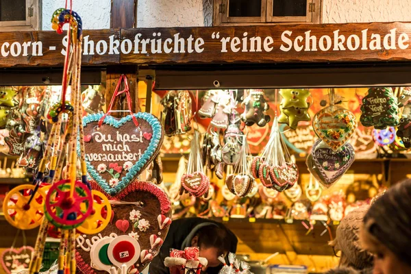 Koblenz Alemanha 16.12.2017 Mercado de Natal na cidade velha de Koblenz Vendendo doces tradicionais e pão de gengibre — Fotografia de Stock