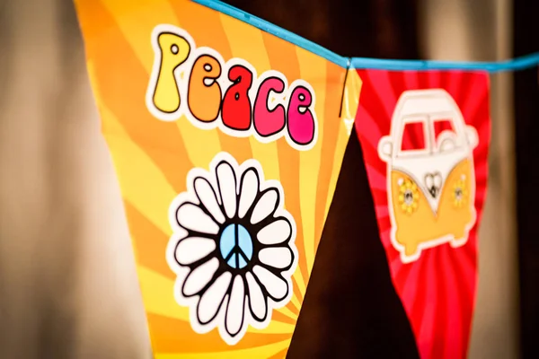 Hippie Peace Tekst Liefde Flowerpower Van Een Hangende Partij Bord — Stockfoto