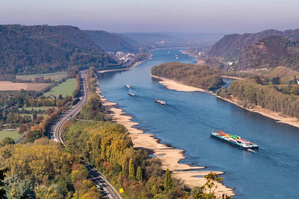 Drought in Germany, low water of the Rhine river in andernach near koblenz influending water transport freight ships — Stock Photo, Image