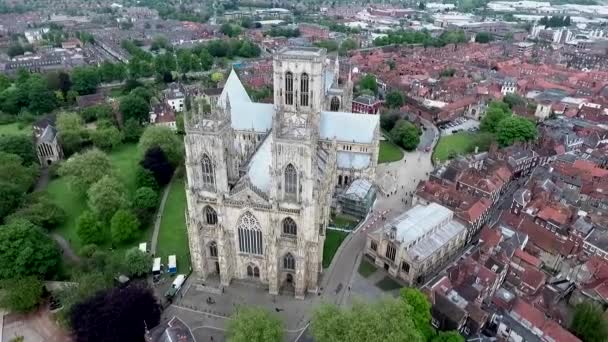 Yorská katedrála nebo Anglie Yorkshire York anglické gotiky styl katedrále Metropolitical kostel svatého Petra — Stock video