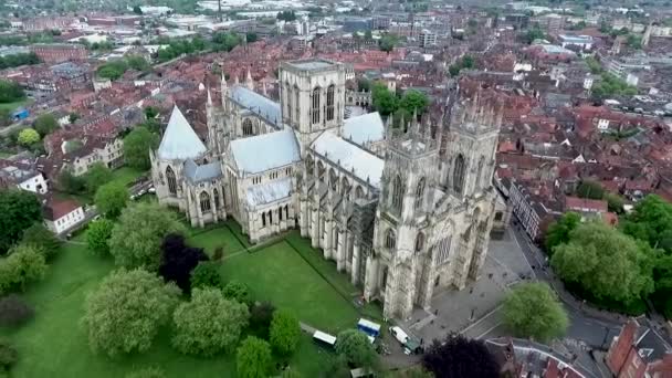 Yorská katedrála nebo Anglie Yorkshire York anglické gotiky styl katedrále Metropolitical kostel svatého Petra — Stock video