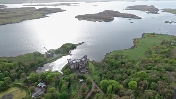 Aearial shot Paisaje Loch Dunvegan Isla de Skye Escocia Gran Bretaña — Vídeo de stock