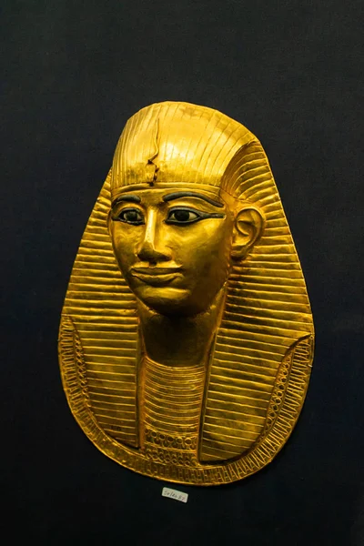 CAIRO, EGIPTO 25.05.2018 Mascara de faraón en el Museo Egipcio de El Cairo principal atracción — Foto de Stock