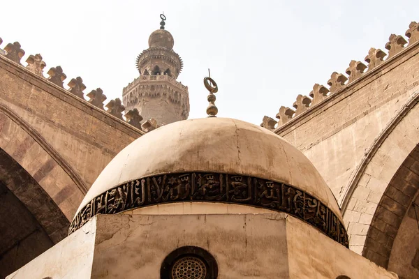 De grote moskeeën van Sultan Hassan en Al-Rifai in Caïro - Egypte — Stockfoto