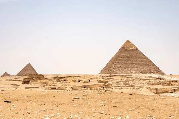 Le Grandi Piramidi del deserto di Giza vicino al Cairo in Egitto patrimonio culturale unesco — Foto Stock