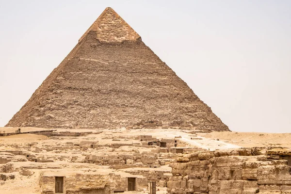 Velké pyramidy v Gíze poušť poblíž Káhiry v Egyptě památek UNESCO — Stock fotografie