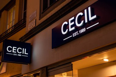 Bejing Çin 23.02.2019 Cecil est 1989 mağaza logo şehir merkezinde lüks alışveriş merkezi