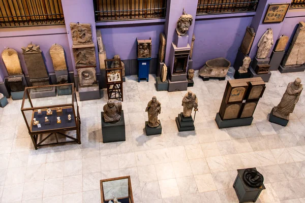 Kairo, Mesir, 25,05.2018 di dalam Museum of Egyptian Antiquities rumah untuk koleksi luas karya seni kuno — Stok Foto