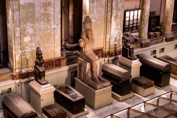 Kairo, Mesir, 25,05.2018 di dalam Museum of Egyptian Antiquities rumah untuk koleksi luas karya seni kuno — Stok Foto