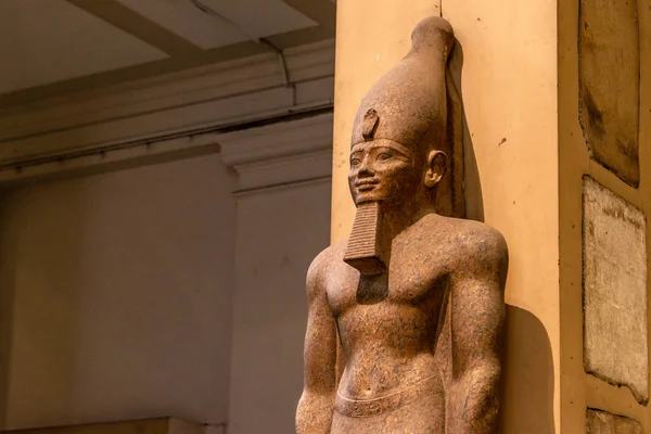 El Cairo, Egipto, 25.05.2018 dentro del Museo de Antigüedades Egipcias, hogar de una extensa colección de obras de arte antiguas — Foto de Stock