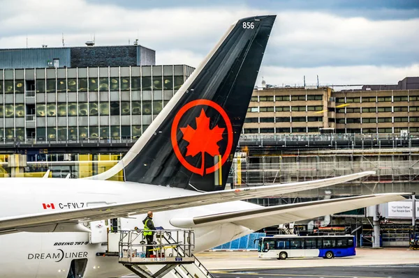 Francoforte sul Meno, 23.02.2019 Air Canada Airbus aereo bimotore in attesa del volo — Foto Stock