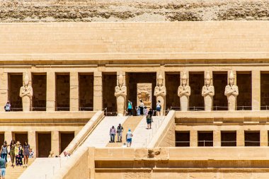 Luxor Mısır 18.05.2018 Mısır'da Luxor yakınlarındaki dişi firavun Hatchepsut antik tapınağı