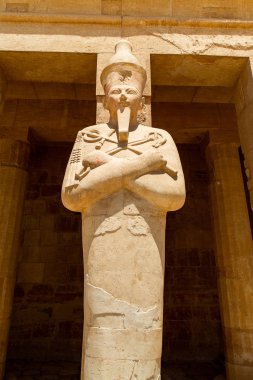 Mısır'da Luxor yakınlarındaki kadın firavun Hatchepsut antik tapınak