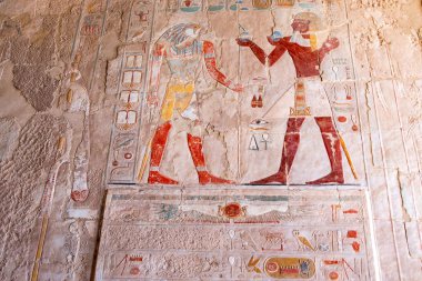 Mısır'da Luxor yakınlarındaki kadın firavun Hatchepsut antik tapınak