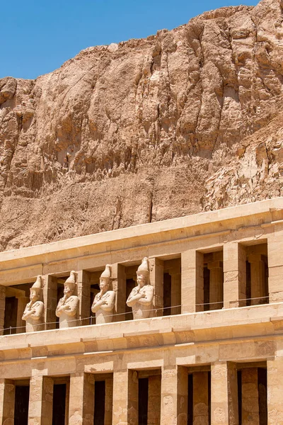 Az antik templom a női seg hatchepsut közelében Luxor Egyiptomban — Stock Fotó