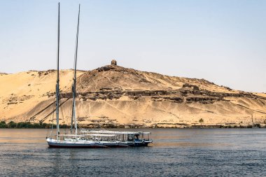 Mısır Yelkenli tekne Nil nehri Aswan Batı Şeria Mezarlar Müslüman peygamberin Rüzgarlar mezar Qubbet el-Hawa Dome