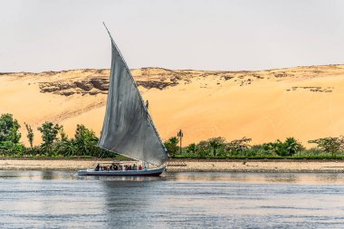 20.05.18 Nil nehri Batı Şeria'da Aswan Mısır Yelkenli tekne