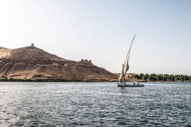 20.05.18 Nil nehri Batı Şeria'da Aswan Mısır Yelkenli tekne