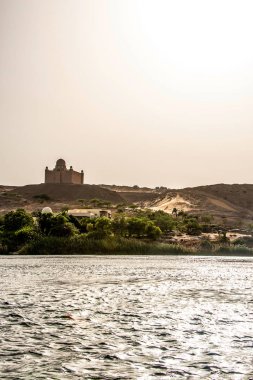Mısır'ın Aswan Nil'inde bulunan Ağa Han Sultan Muhammed Şah Türbesi