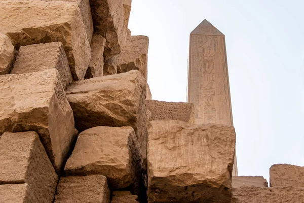 Obelisco de Tutmés no Templo de Amon-Ra, Karnak, Luxor Egito — Fotografia de Stock