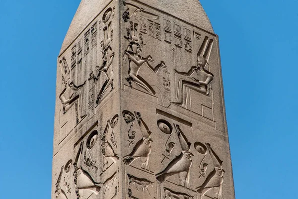 Obelisco restante de Ramsés en el templo de Luxor Egipto —  Fotos de Stock