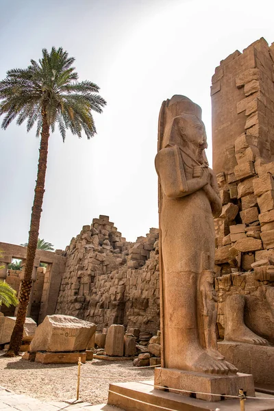 Templo Ansciente de Karnak em Luxor - Arqueologia Ruine Thebes Egito ao lado do rio Nilo — Fotografia de Stock