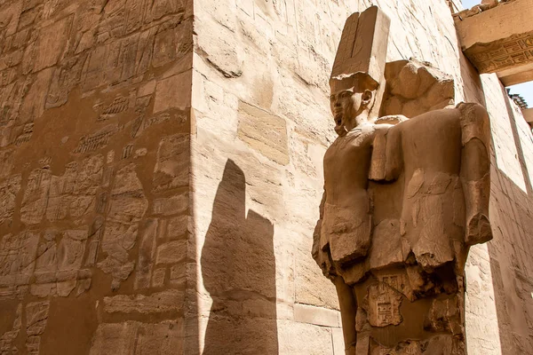 Anscient Karnak v Luxoru-Archologii Ruine Thebes Egypt vedle řeky Nilu — Stock fotografie