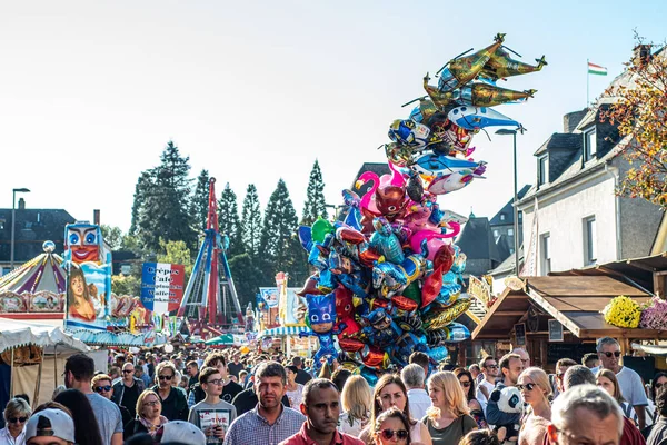 Mayen deutschland 14.10.2018 volksfestfahrten beim größten volksfest in rheinland-pfälzischen auf dem lukasmarkt in mayen — Stockfoto
