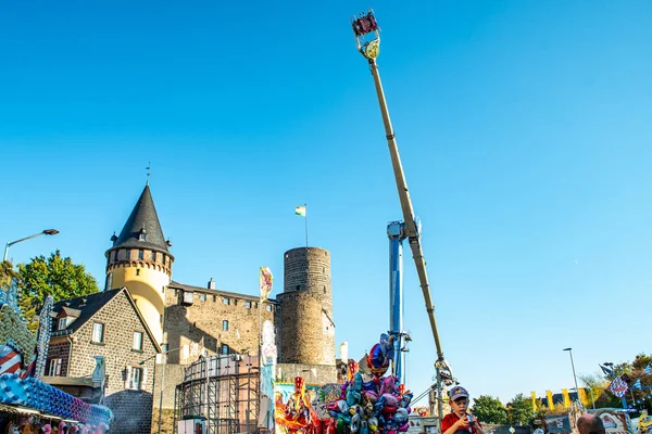 Mayen deutschland 14.10.2018 festplatz riesige karussellschaukel beim volksfest im rheinland-pfälzischen lukasmarkt mayen — Stockfoto