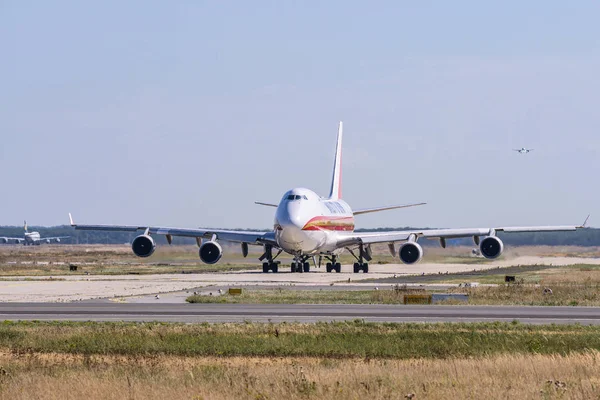 Frankfurt Alemanha 11.08.19 Kalitta Air Boeing 747 Jumbo Jet 4-motor avião a jato a partir do aeroporto de Fraport decolagem — Fotografia de Stock
